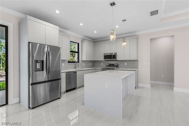 3043 28th AVE SE, Naples, FL 34117