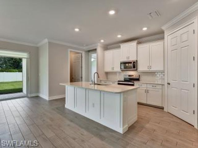 259 Tamarindo LN, Naples, FL 34114
