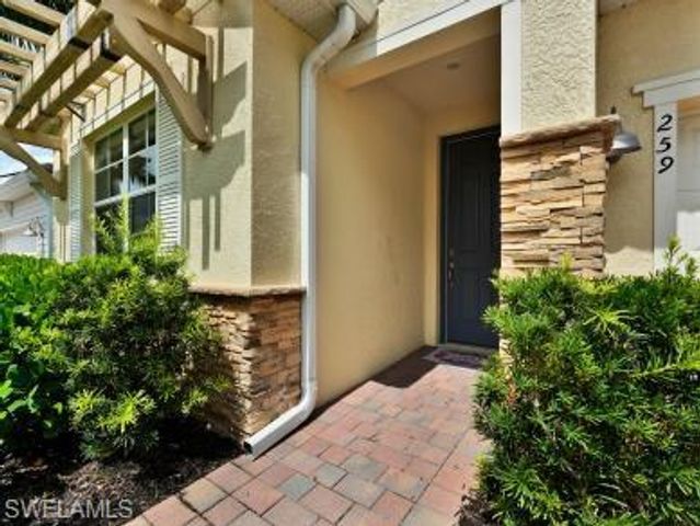 259 Tamarindo LN, Naples, FL 34114