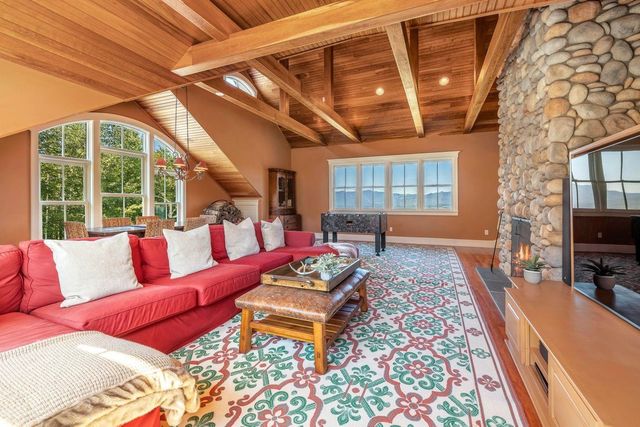 675 Putnam Forest Road, Stowe, VT 05672