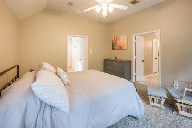 14 N Flickering Sun Circle, The Woodlands, TX 77382