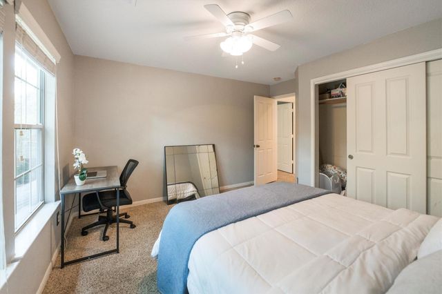 14 N Flickering Sun Circle, The Woodlands, TX 77382