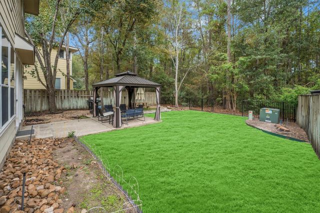 14 N Flickering Sun Circle, The Woodlands, TX 77382