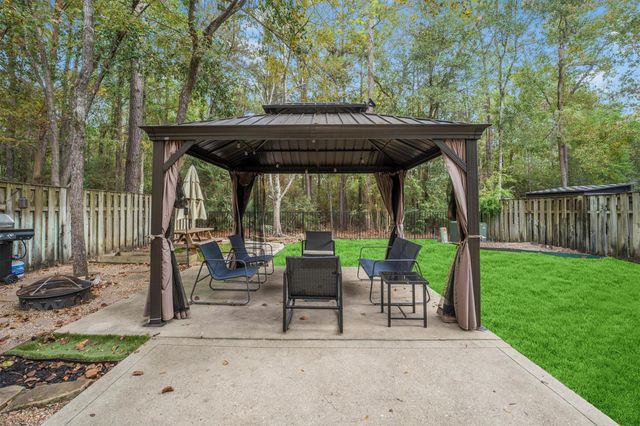 14 N Flickering Sun Circle, The Woodlands, TX 77382