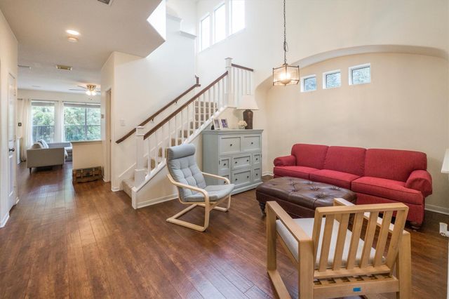 14 N Flickering Sun Circle, The Woodlands, TX 77382