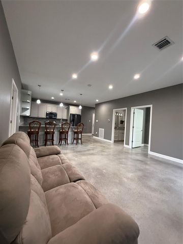 17980 Fm 2090 Road, Conroe, TX 77306