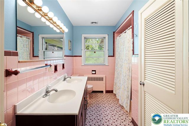 2705 Chew Street, Allentown City, PA 18104