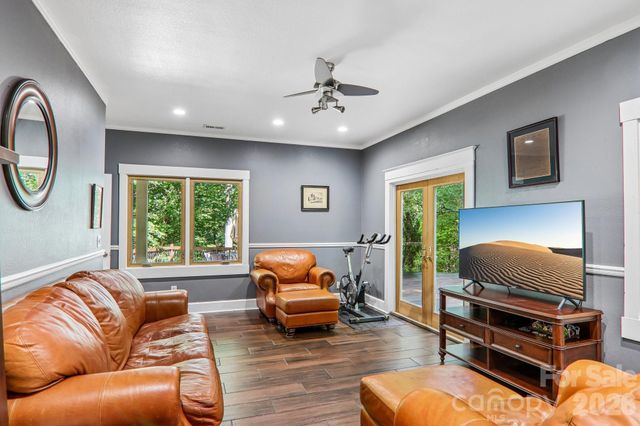 10 Cedar Drive, Mills River, NC 28759