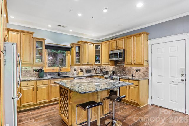 10 Cedar Drive, Mills River, NC 28759