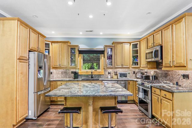 10 Cedar Drive, Mills River, NC 28759