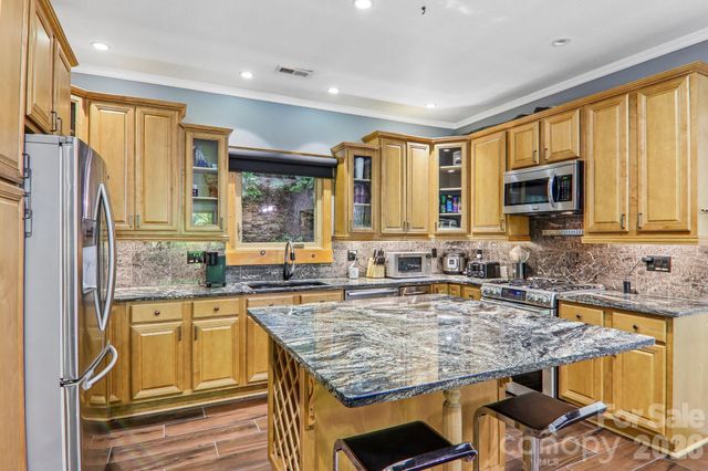 10 Cedar Drive, Mills River, NC 28759