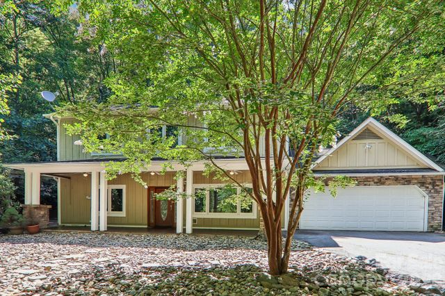 10 Cedar Drive, Mills River, NC 28759