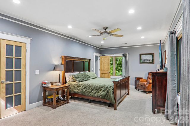 10 Cedar Drive, Mills River, NC 28759