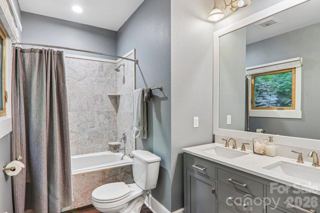 10 Cedar Drive, Mills River, NC 28759