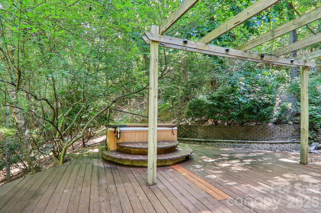 10 Cedar Drive, Mills River, NC 28759