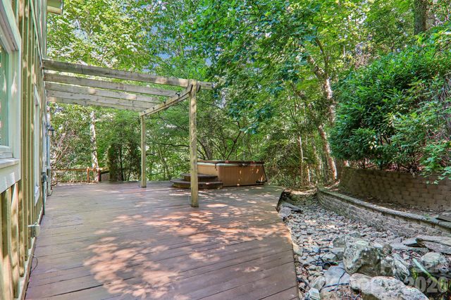 10 Cedar Drive, Mills River, NC 28759