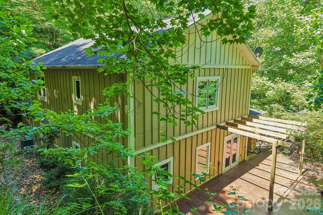 10 Cedar Drive, Mills River, NC 28759