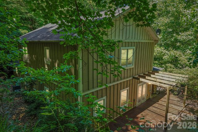 10 Cedar Drive, Mills River, NC 28759