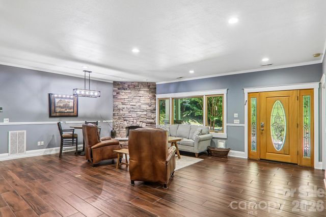 10 Cedar Drive, Mills River, NC 28759