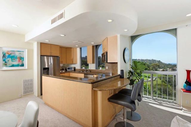 1001 Genter Street 6j, La Jolla, CA 92037
