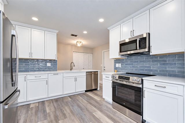 3942 SHORESIDE CIRCLE, Tampa, FL 33624