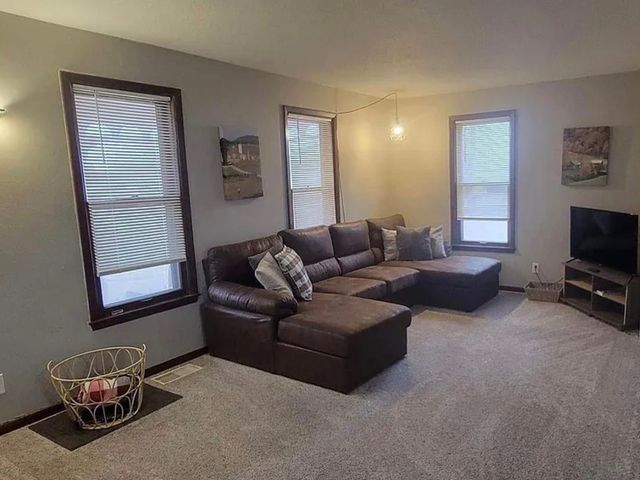 1930 E Avenue NW, Cedar Rapids, IA 52405