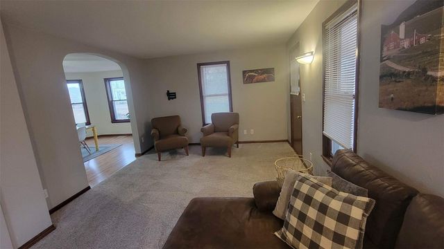 1930 E Avenue NW, Cedar Rapids, IA 52405