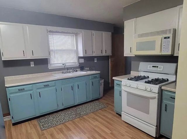 1930 E Avenue NW, Cedar Rapids, IA 52405