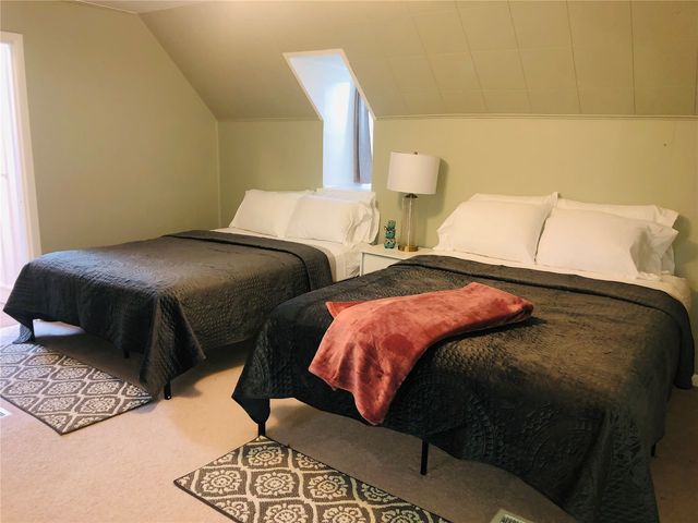1930 E Avenue NW, Cedar Rapids, IA 52405