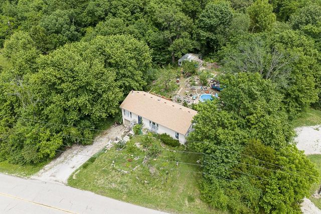 3715 Pomeroy Drive, Kansas City, KS 66109