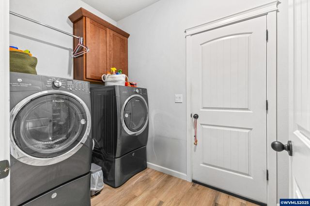 901 Riley Dr NE, Silverton, OR 97381