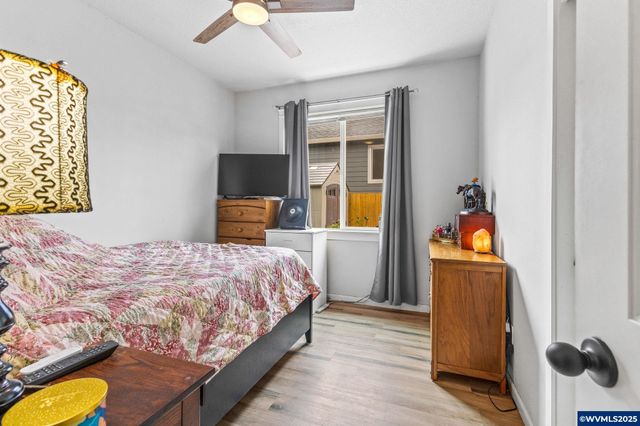 901 Riley Dr NE, Silverton, OR 97381