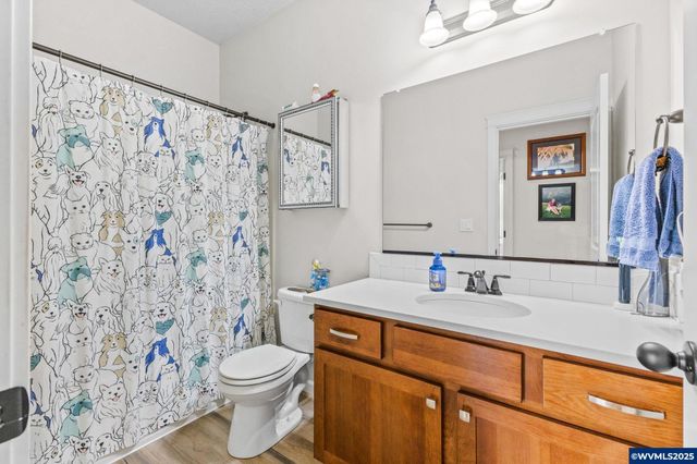 901 Riley Dr NE, Silverton, OR 97381