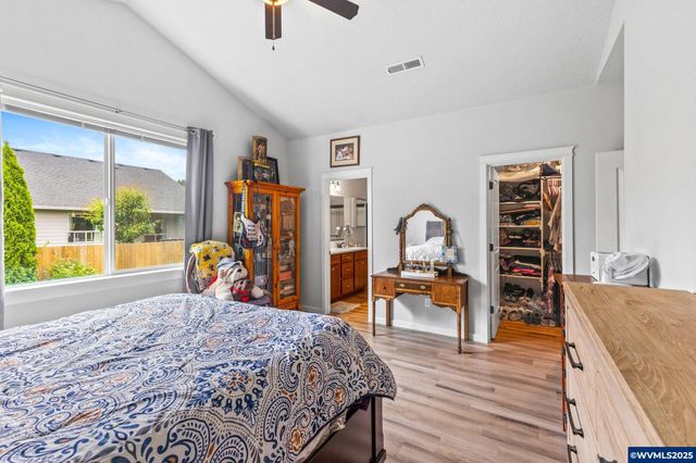 901 Riley Dr NE, Silverton, OR 97381