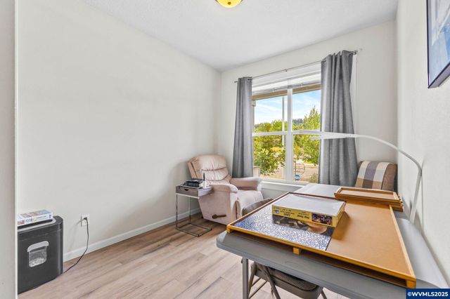 901 Riley Dr NE, Silverton, OR 97381