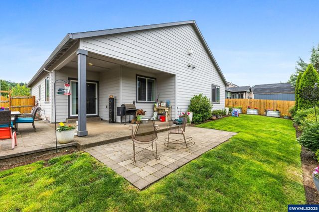 901 Riley Dr NE, Silverton, OR 97381