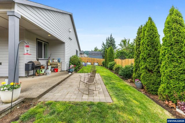 901 Riley Dr NE, Silverton, OR 97381