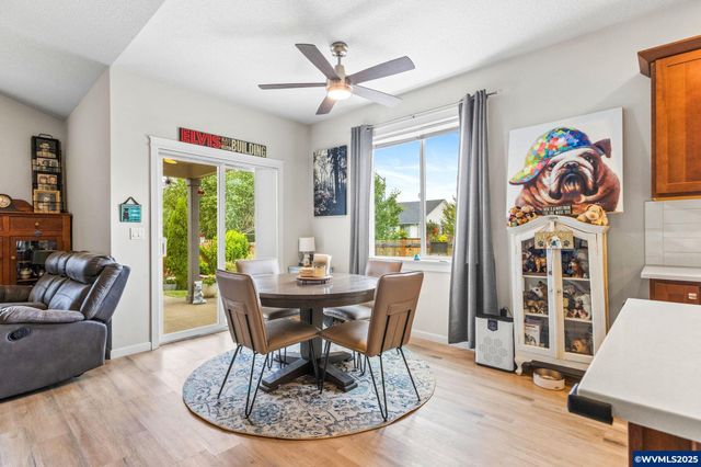 901 Riley Dr NE, Silverton, OR 97381