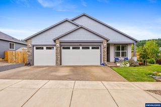 901 Riley Dr NE, Silverton, OR 97381