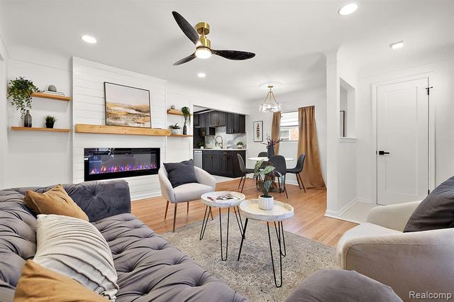 29213 Joan Street, Saint Clair Shores, MI 48081