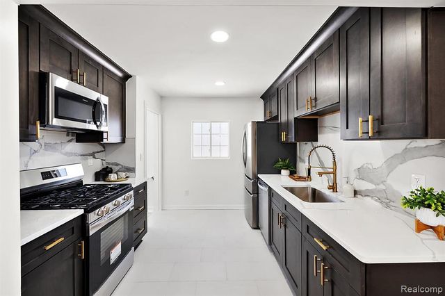 29213 Joan Street, Saint Clair Shores, MI 48081