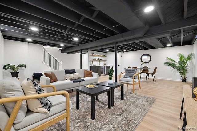 29213 Joan Street, Saint Clair Shores, MI 48081