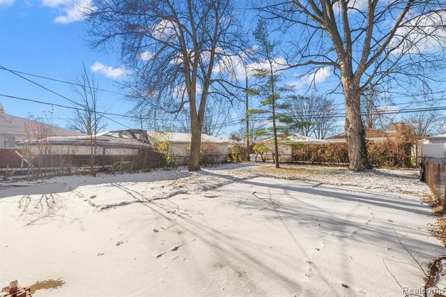 29213 Joan Street, Saint Clair Shores, MI 48081