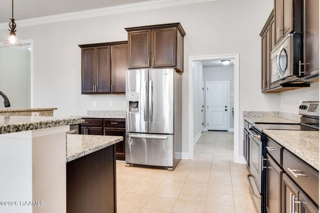 404 Meadowland Drive, Lafayette, LA 70507