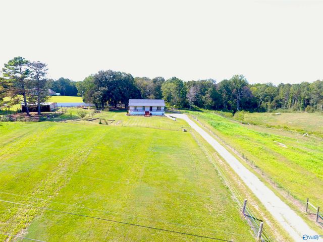1094 Perkins Wood Road, Hartselle, AL 35640