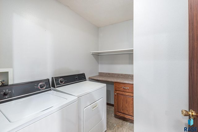 410 N 9th Ave Avenue, Brandon, SD 57005