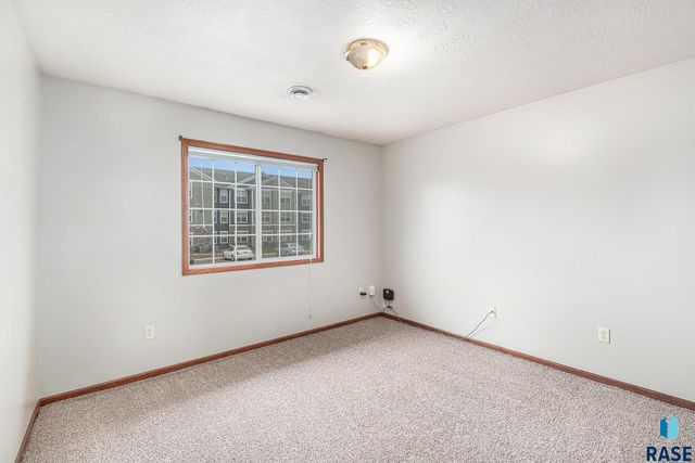 410 N 9th Ave Avenue, Brandon, SD 57005