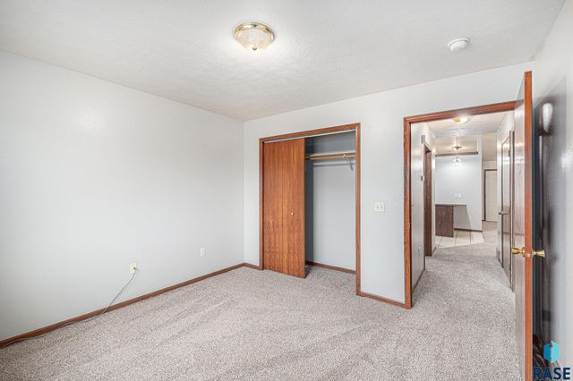 410 N 9th Ave Avenue, Brandon, SD 57005