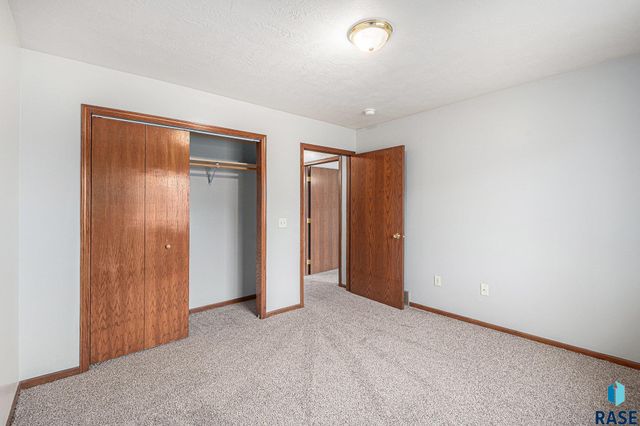 410 N 9th Ave Avenue, Brandon, SD 57005