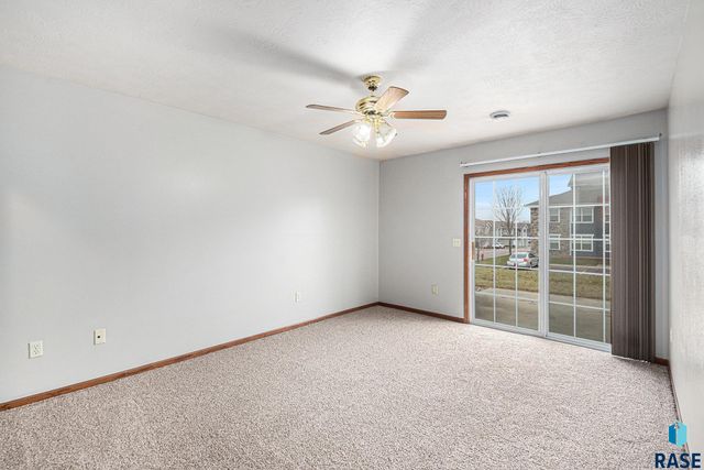 410 N 9th Ave Avenue, Brandon, SD 57005